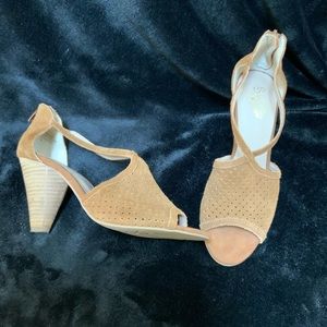 💰 Seychelles Heritage Suede Peep Toe Heels 9 Cognac